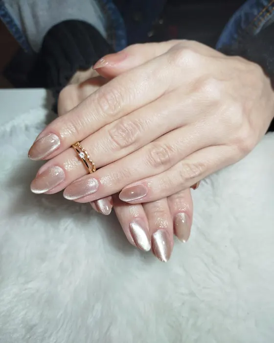Esmaltação em gel feita em salão de unhas no Centro de Londrina