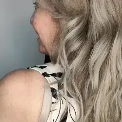 Mechas loiras feitas no Cheia de Charme Londrina
