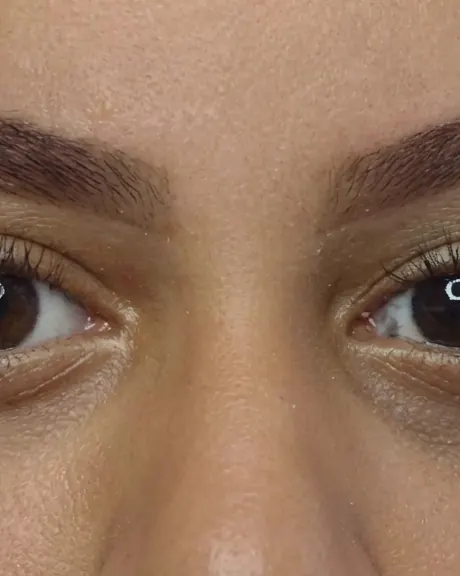 Design de sobrancelha com henna feito em salão de beleza em Londrina